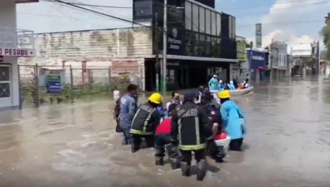 Al menos 16 pacientes de un hospital inundado mueren en Hidalgo, México