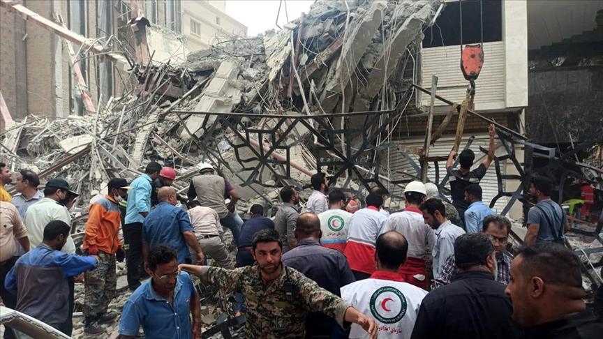 Összeomlott egy épület Iránban