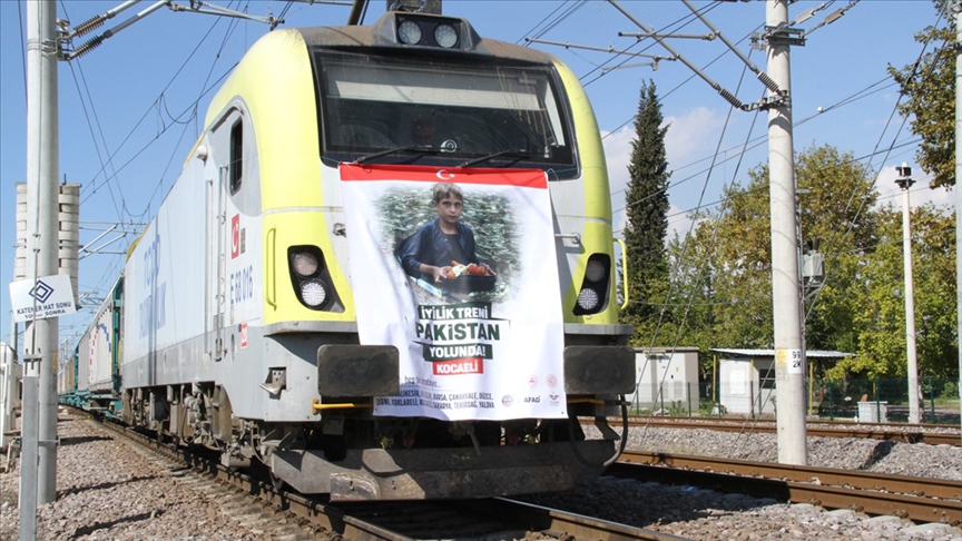 Türkiyedan Pokistonga 28 vagon insonparvarlik yordami yuborildi