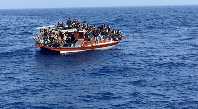 Elsüllyedt a migránsokat szállító csónak:15 halott