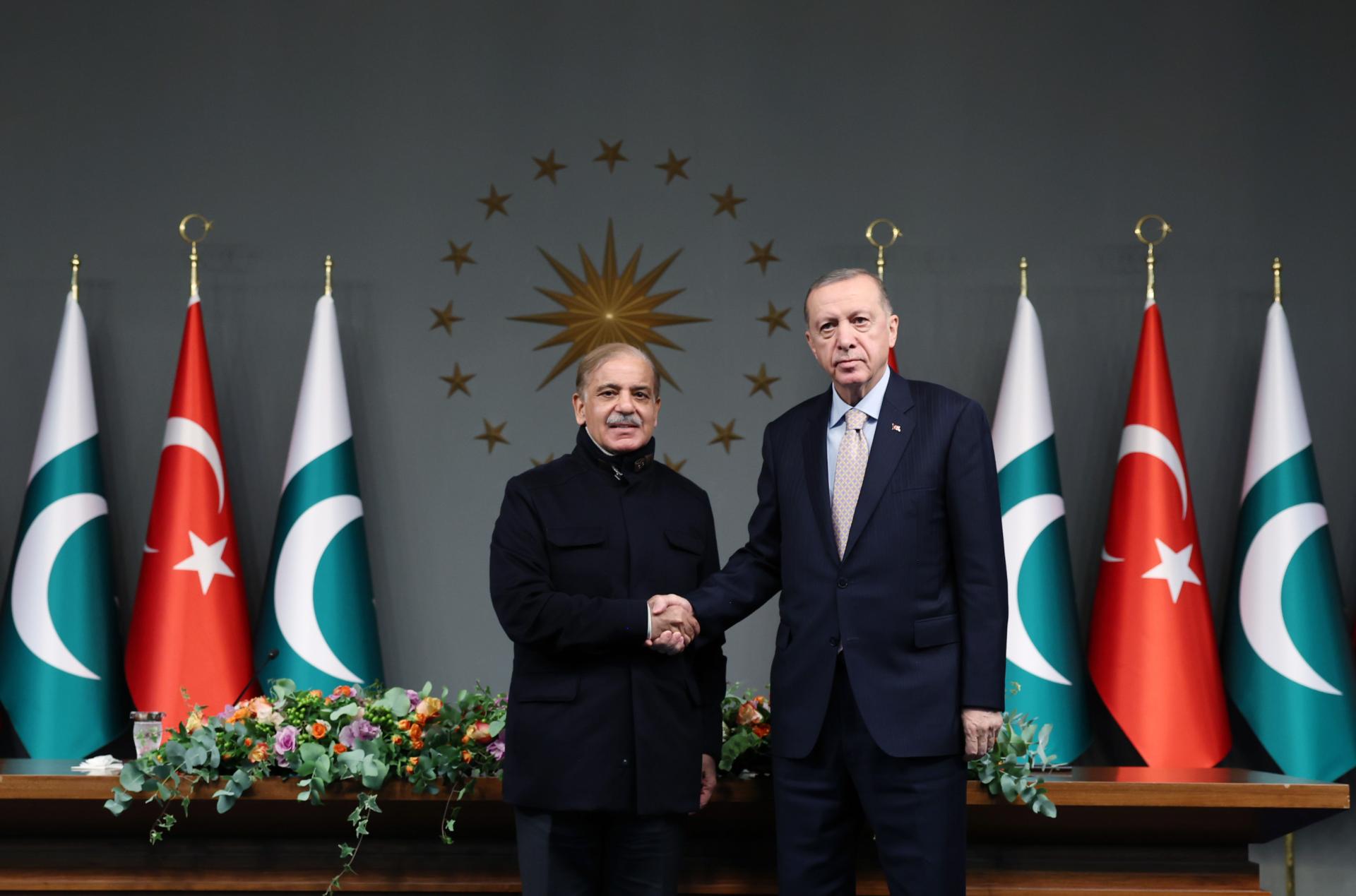 Conferenza stampa congiunta di Erdogan e Sharif a Istanbul