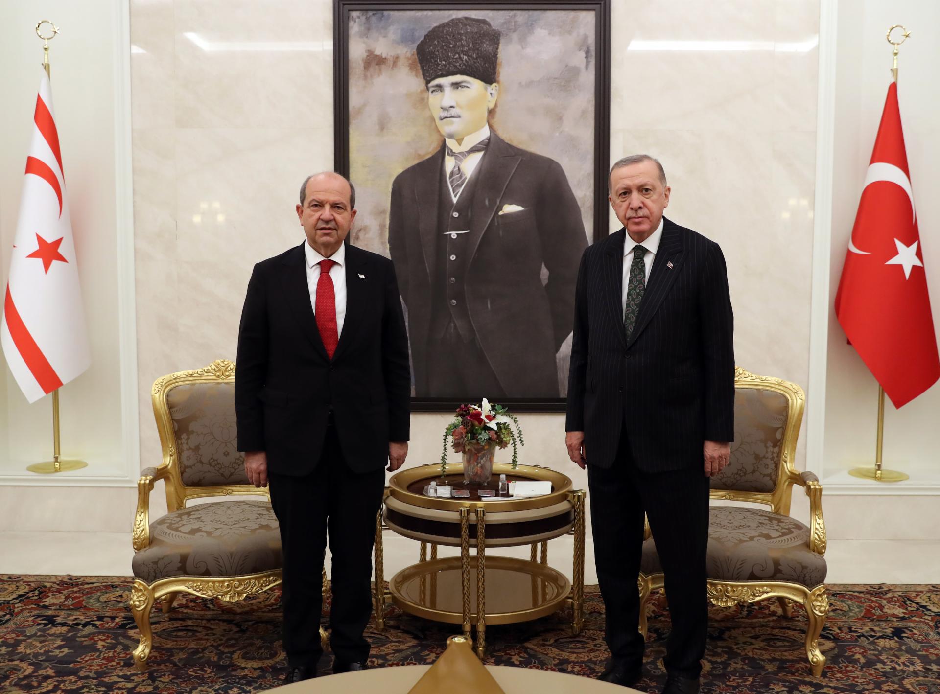Erdo'g'an Shimoliy Kipr Turk Respublikasi prezidenti Ersin Tatar bilan uchrashdi