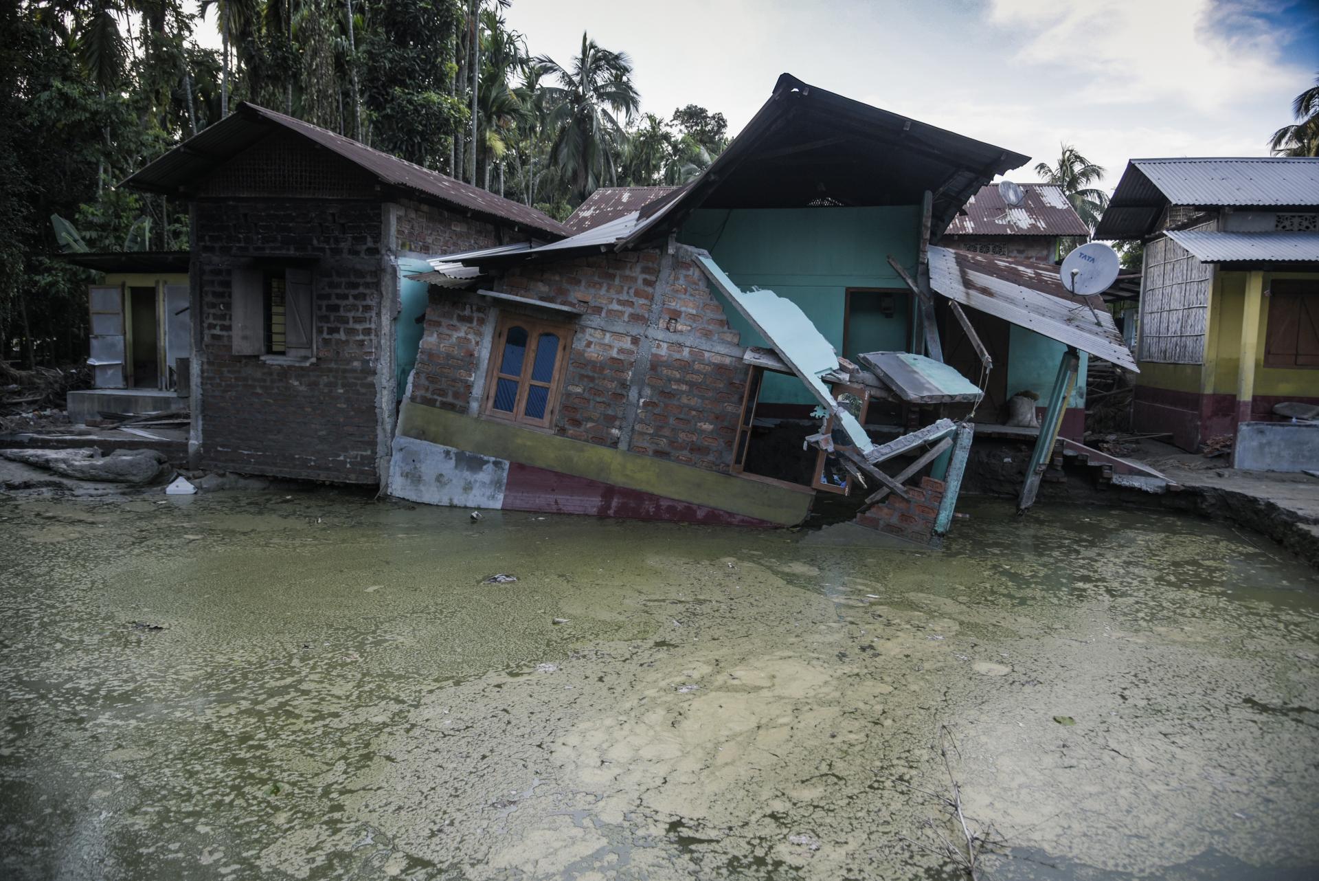 La India y Bangladés fueron azotados por las inundaciones y deslizamientos de tierra