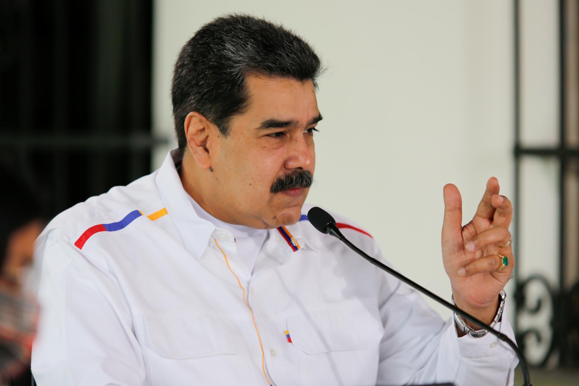 Maduro olajat ajánlott fel koronavírus-vakcináért