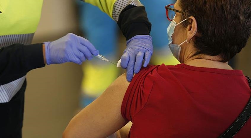 En un año más de dos tercios de la población de la Unión Europea se ha vacunado contra el COVID-19