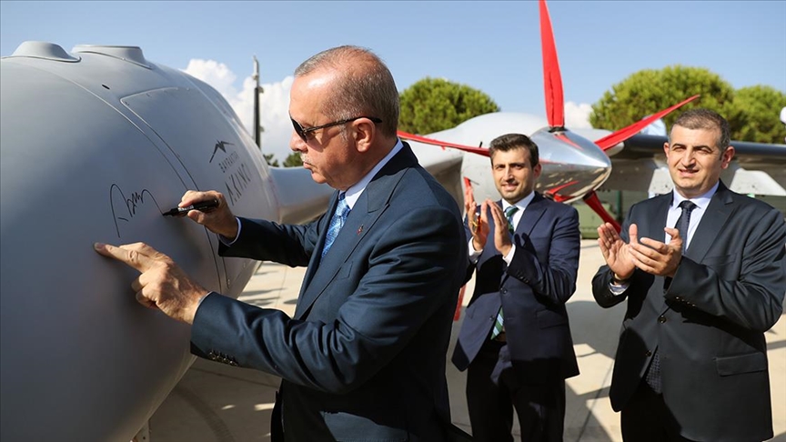 El presidente Erdogan compartió un gráfico de AKINCI, el  Vehículo Aéreo No Tripulado de Asalto