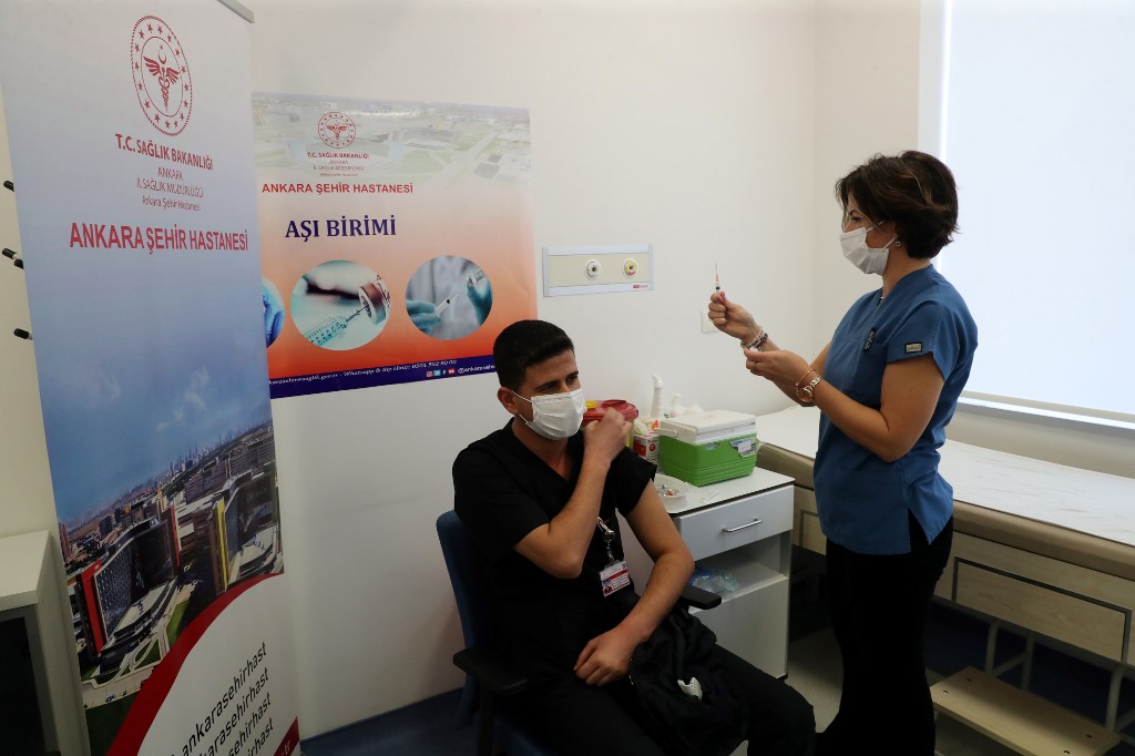 Në Turqi filloi vaksinimi i grupit të dytë