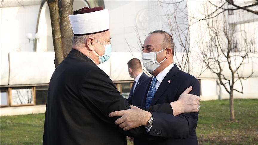 چاووش‌اوغلو با جوامع مسلمان در کرواسی دیدن کرد