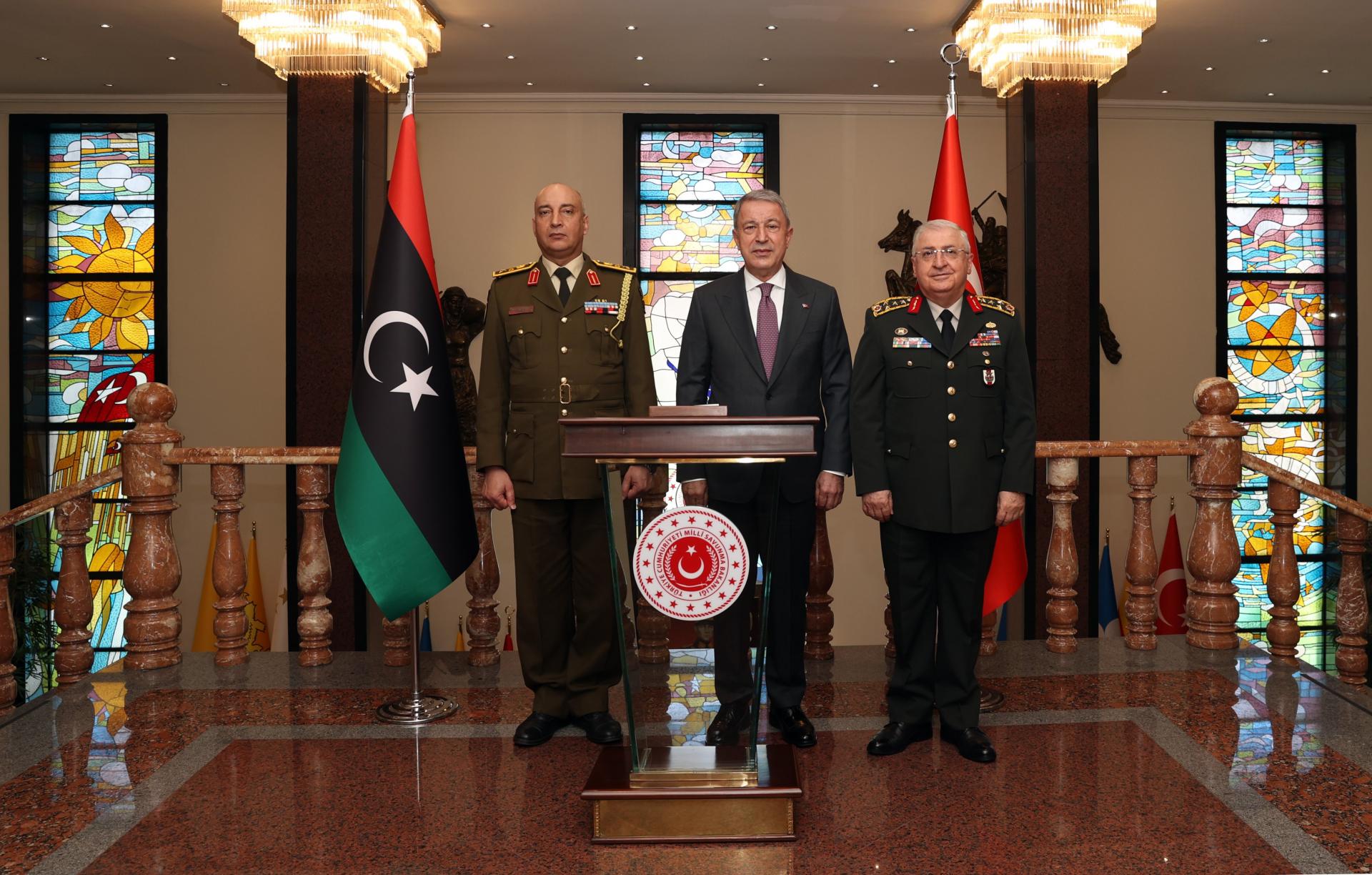 Хулуси Акар се срещна с началника на Генералния щаб на Либия  Мохамед ал-Хадад