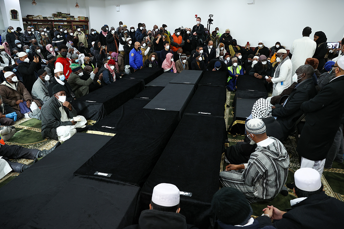 برگزاری مراسم تشییع جنازه مسلمانانی که در آتش‌سوزی آپارتمان در نیویورک جان باختند