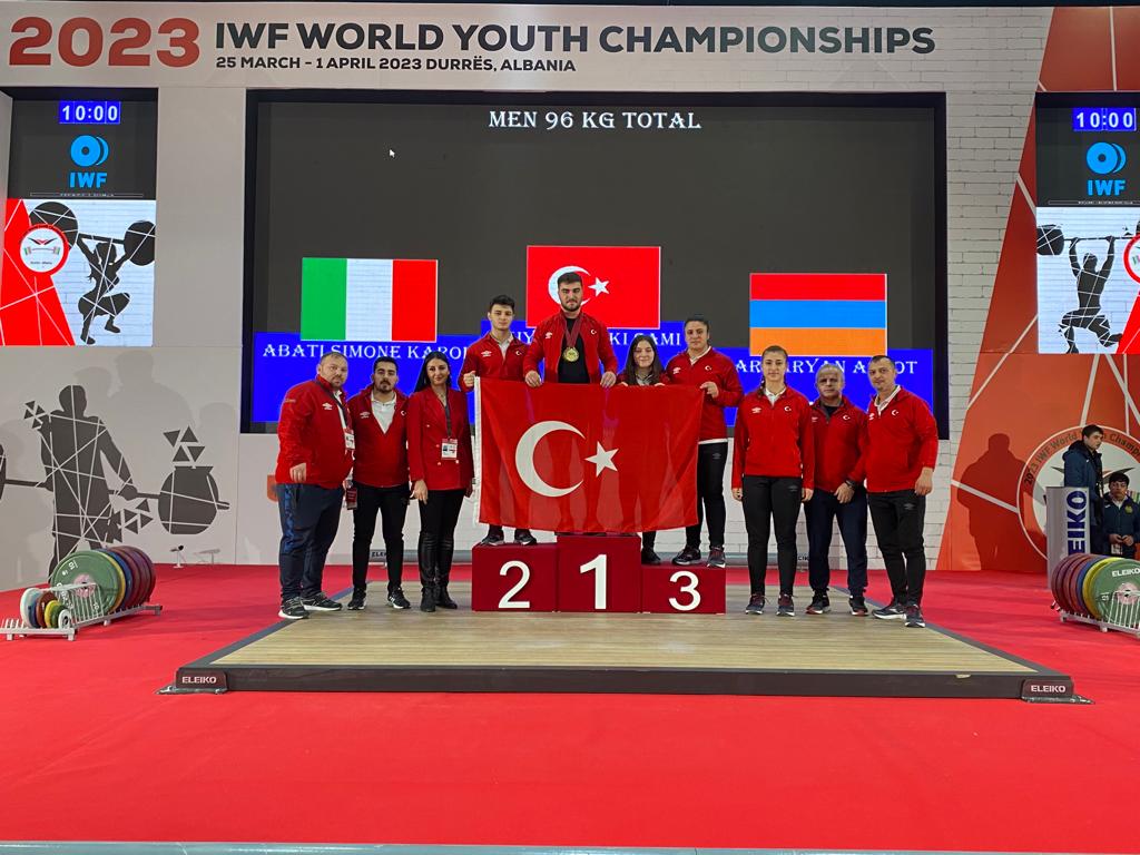 El levantador de pesas turco Sami Baki Kıymet se convierte en el campeón mundial sub-17