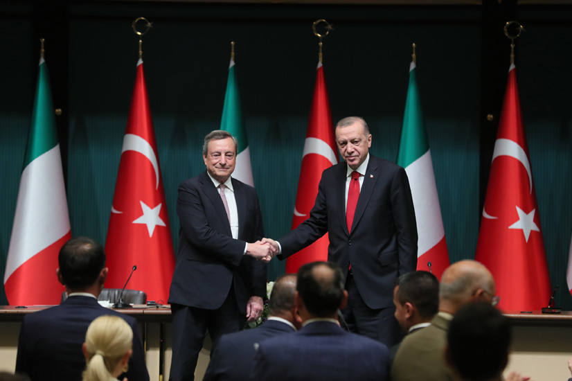 Erdoğan elnök: Fokozzuk a gabonafolyosóval kapcsolatos tárgyalásainkat