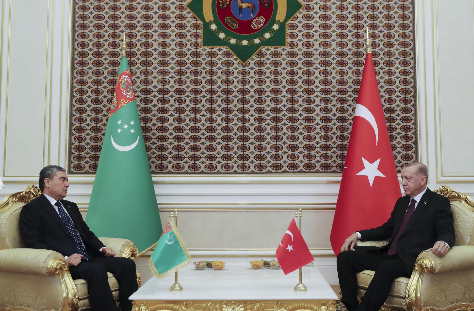 Президент Ердоған Түрікменстанға барды