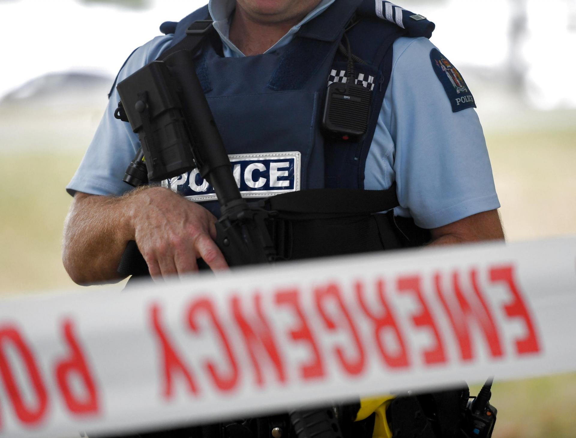 Yangi Zelandiyada olti kishini pichoqlagan hujumchi politsiya tomonidan otib o'ldirilgan
