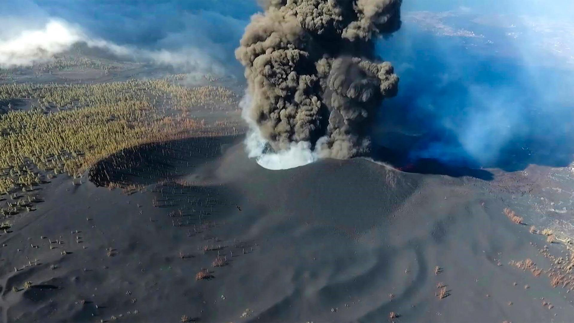 Erupción Del Volcán Cumbre Vieja En Canarias La Lava Avanza