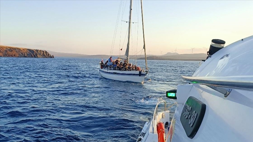 گارد ساحلی ترکیه 388 پناهجوی رانده شده توسط پلیس یونان را نجات داد