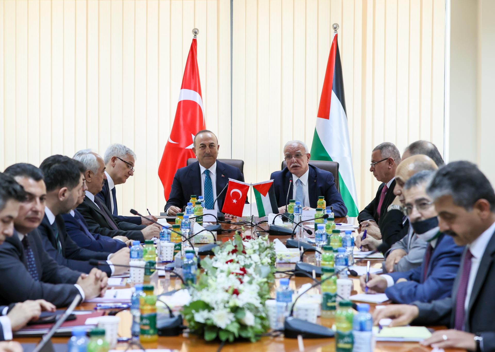 Мевлут Чавушоглу во Рамалах се состана со неговиот палестински колега Ријад ал-Малики