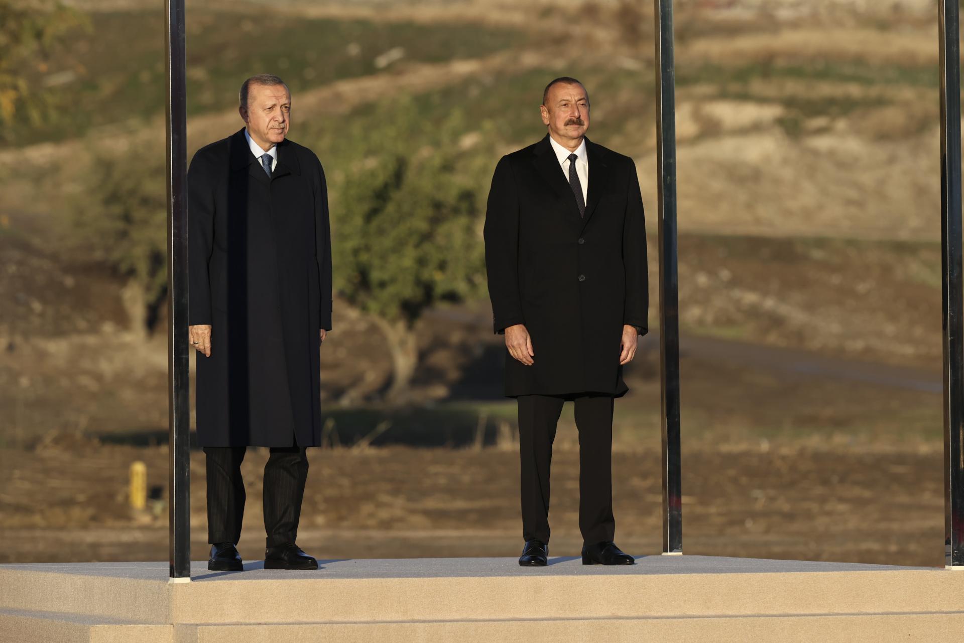 Претседателот Ердоган пречекан со официјална церемонија во Зенгилан во Азербејџан