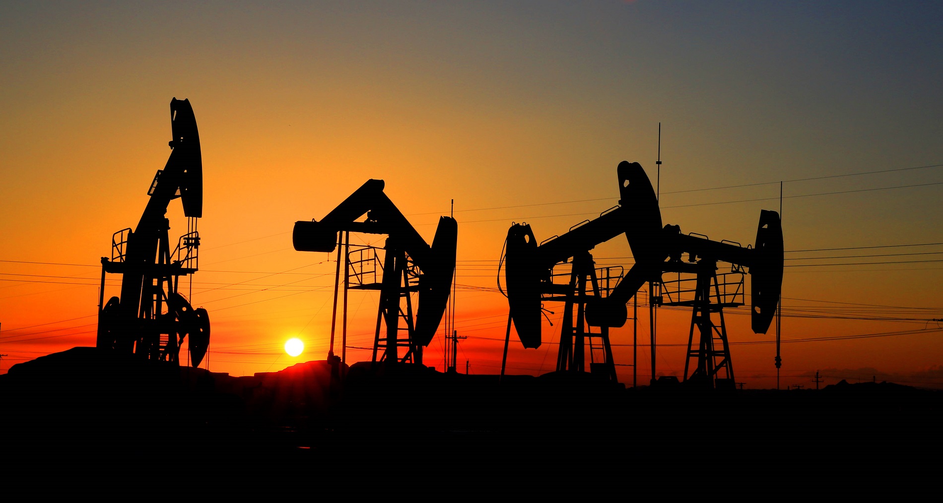 Los precios del petróleo abren la semana al alza un 0,85%