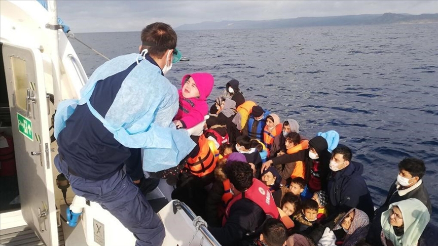 ترکی، یونانی عناصر کی جانب سے واپس دھکیلے گئے غیر ملکی مہاجرین کی سمندر سے بازیابی