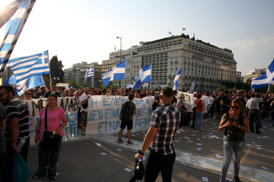 Összecsaptak a rendőrökkel a görög oltásellenesek