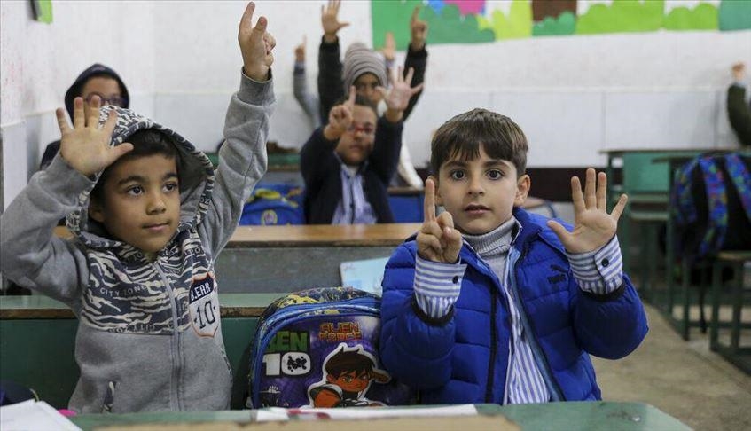 آموزش حضوری در مدارس ایران به تعویق افتاد