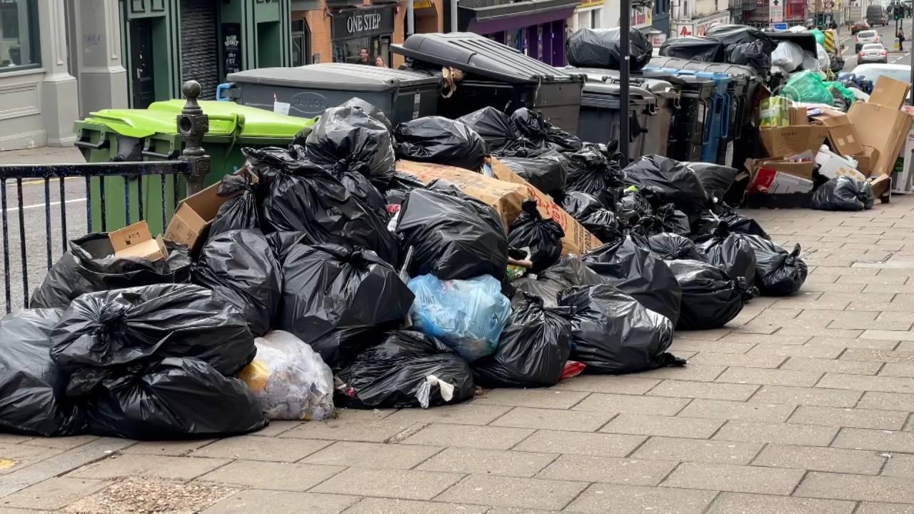 Zbog štrajka Engleska pretvorena u deponiju smeća