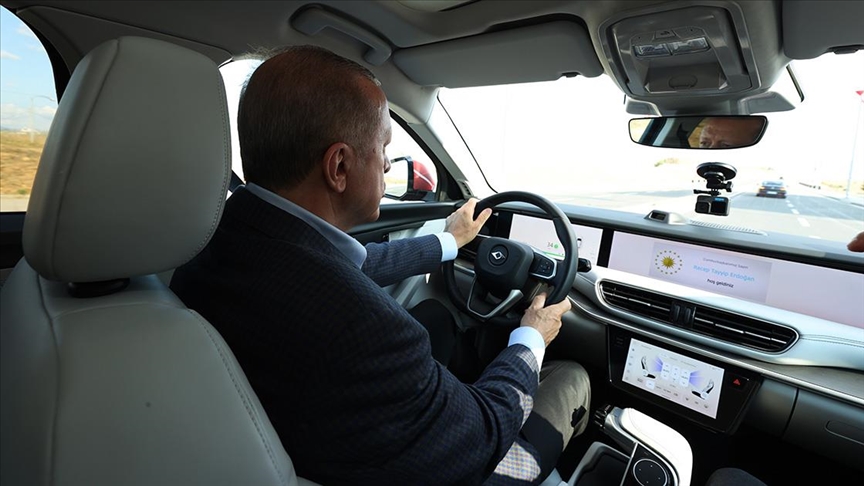 رانندگی امتحانی اردوغان با موتر ملی تورکیه«توگ»