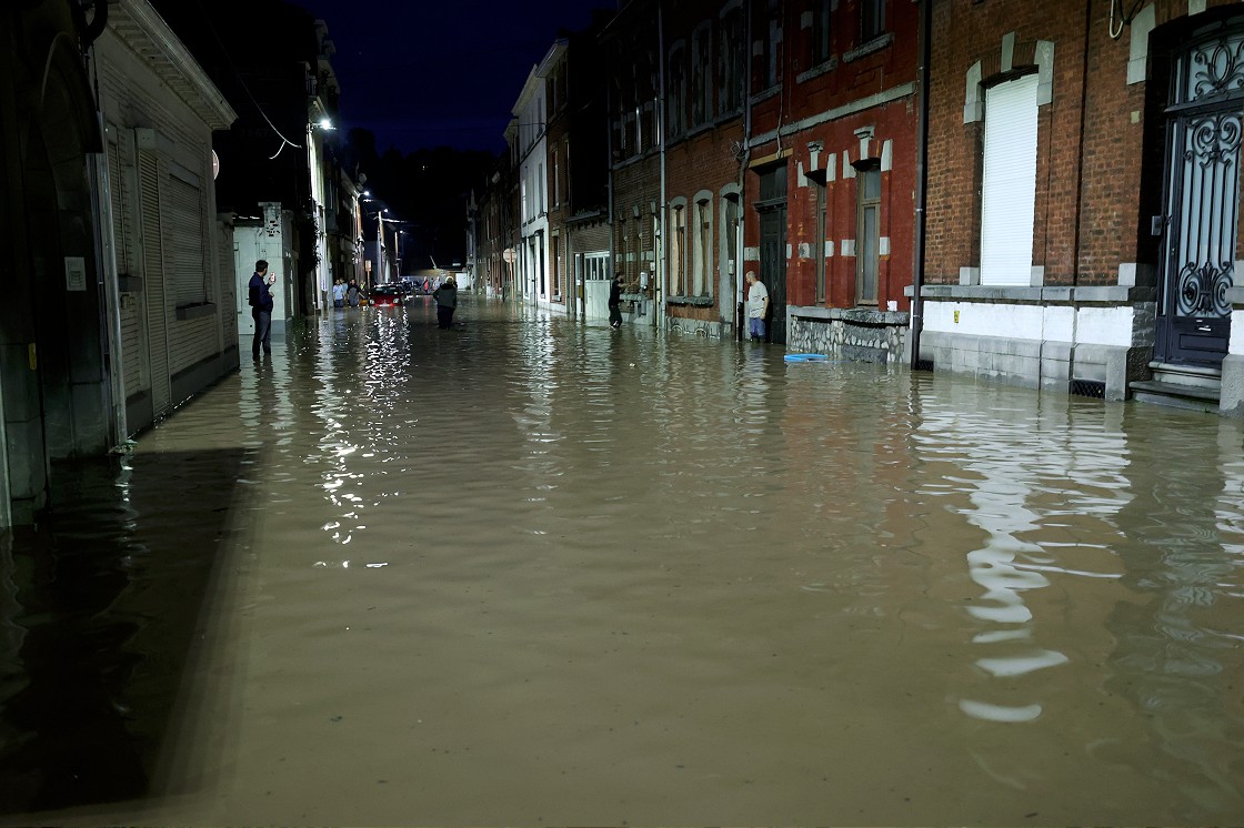 شهرهایی مانند نامور و دینانت در جنوب شرقی بلژیک بار دیگر تسلیم سیل شدند