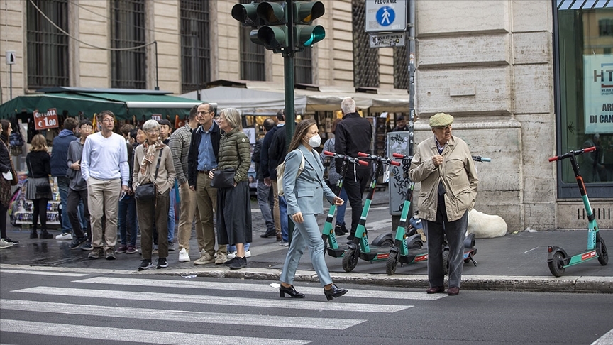 Italia, nuove misure contro pandemia,niente feste in piazza e discoteche
