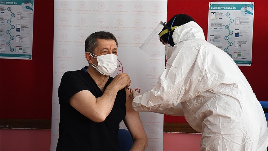 Turkiyada o’qituvchilarni koronavirusga qarshi emlash boshlandi