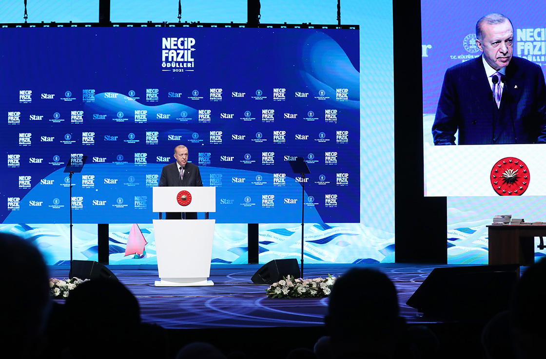 Ομιλία Ερντογάν στην Τελετή Απονομής Βραβείων Νετζίπ Φαζίλ