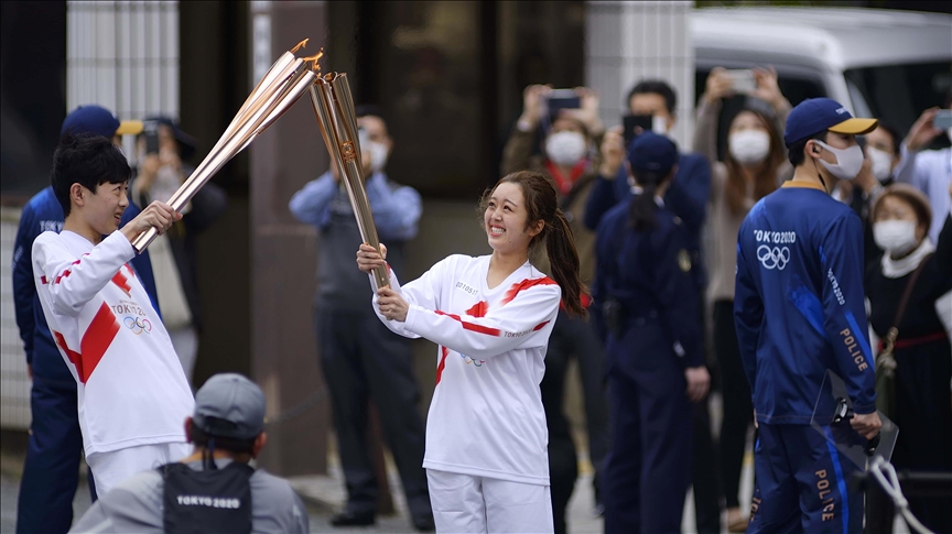 Equipo femenino de fútbol de Japón inicio el relevo de la antorcha olímpica en Fukushima