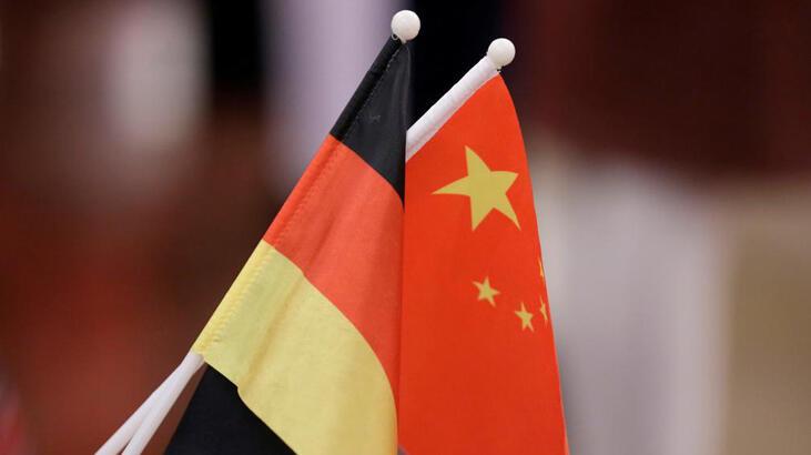 中国领导人习近平和德国总理肖尔茨进行电话会晤