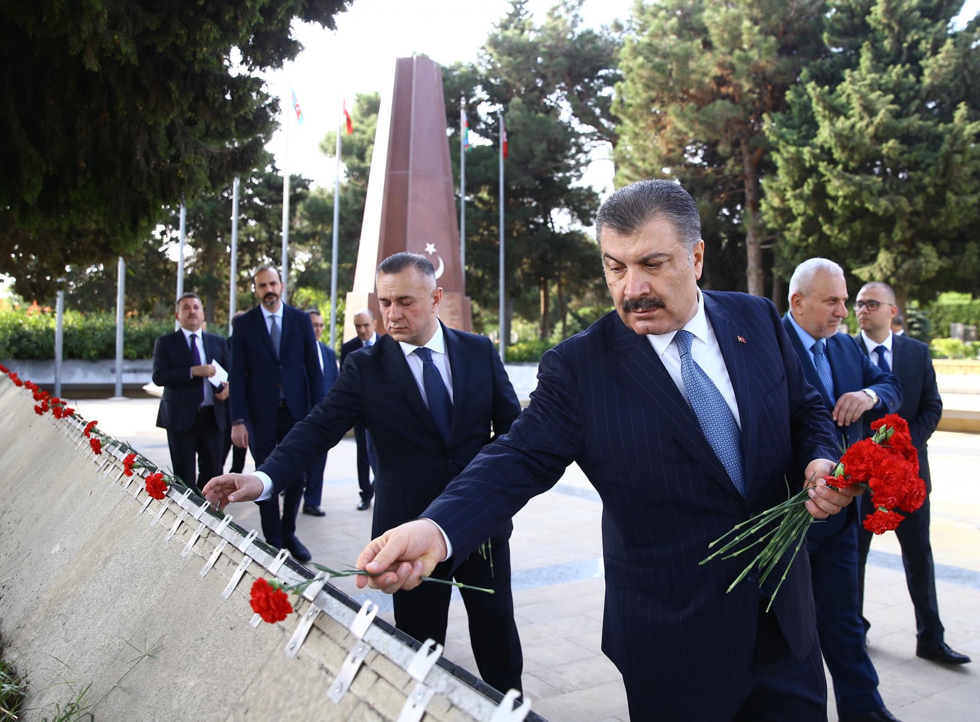 Saglygy Goraýyş Ministri Azerbaýjanda Saparda Bolýar