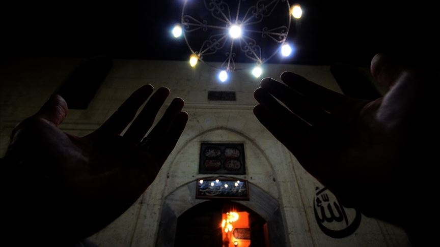 Muslimani sutra obilježavaju Lejletu-l-berat: Noć oprosta, sudbine i želja