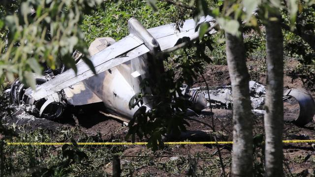 Avión militar se estrella en México: 4 heridos