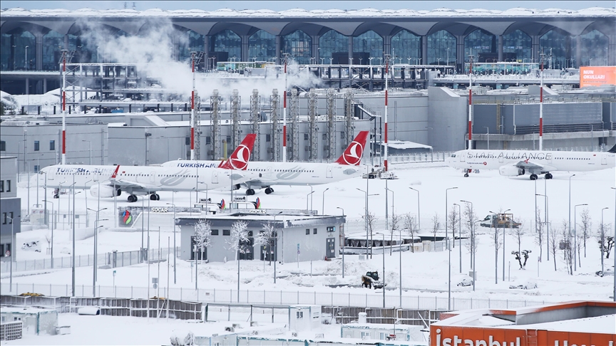 Aeroporti i Stambollit do të jetë i mbyllur deri në mesnatë