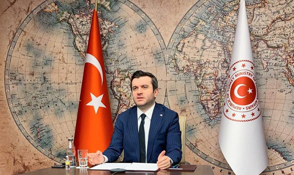 Zëvendësministri i Jashtëm turk dënoi presionet për dorëheqje të politikanit turk në Francë
