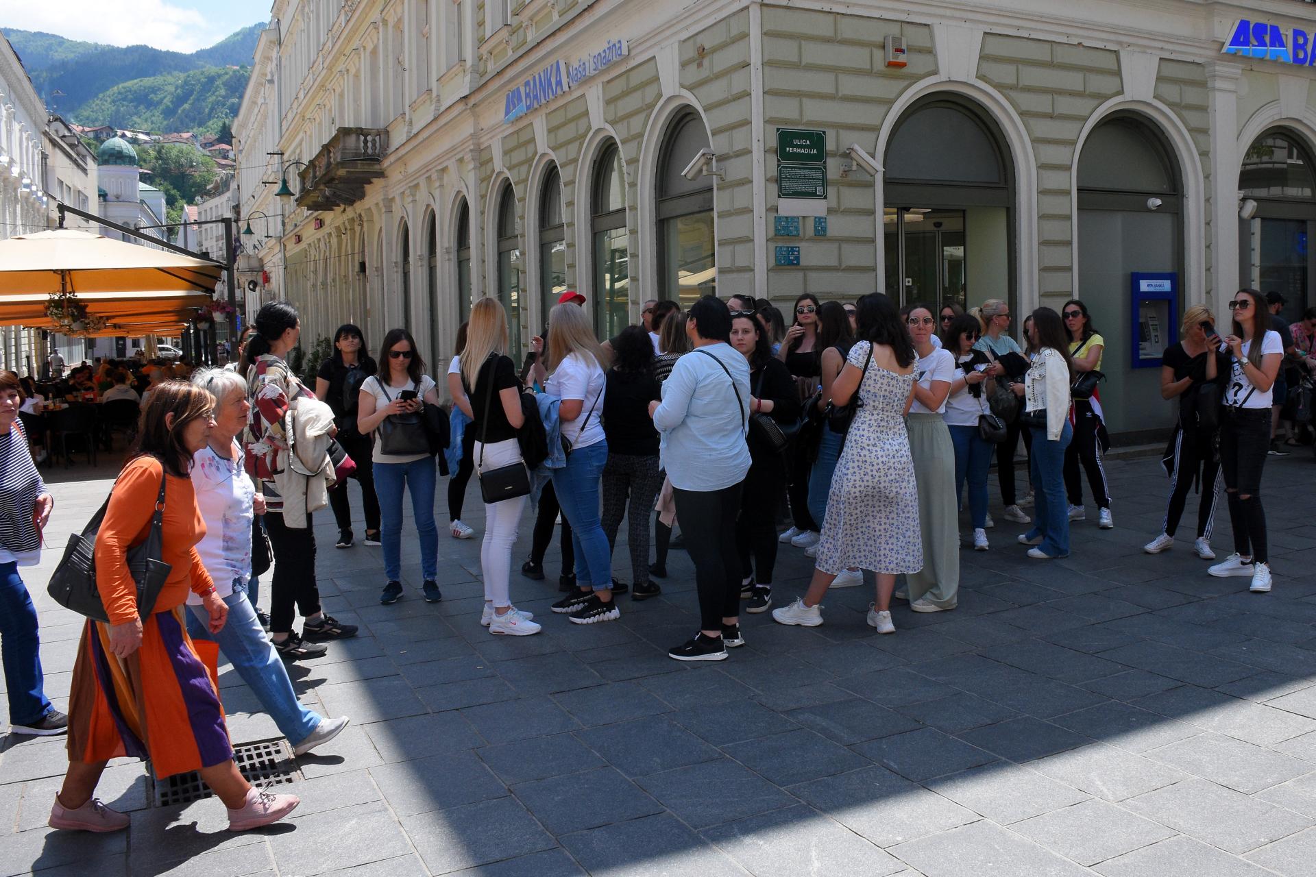 Turisti u Sarajevu: Obilaze Baščaršiju, uživaju u vožnji žičarom ,muzeje i hranu