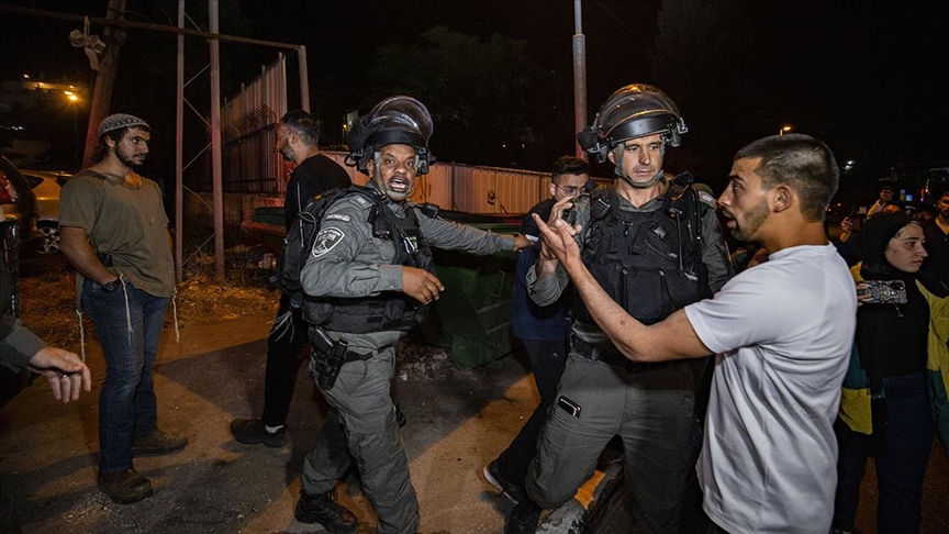 以色列警察在东耶路撒冷干预巴勒斯坦人