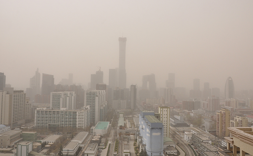 中国首都再遭沙尘暴侵袭 能见度降至1公里以下