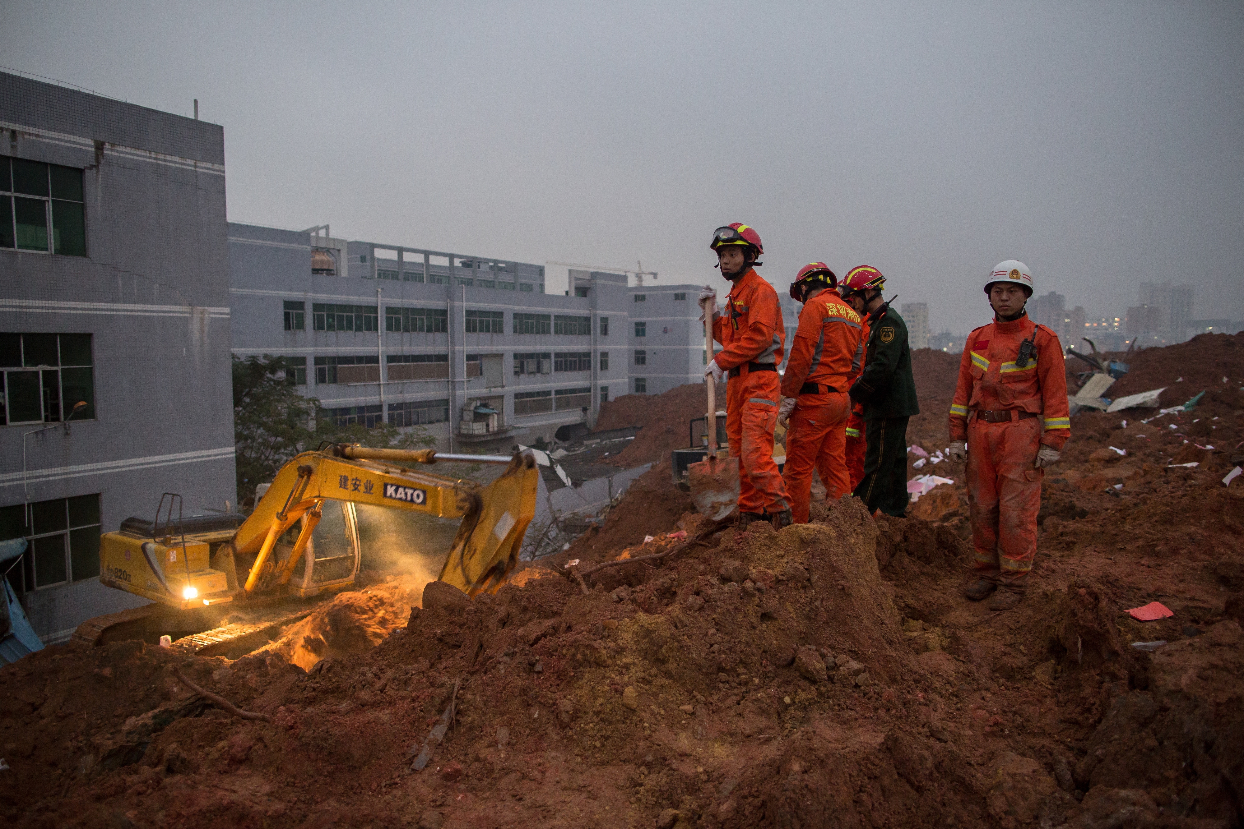 中国一处建筑工地发生山体滑坡