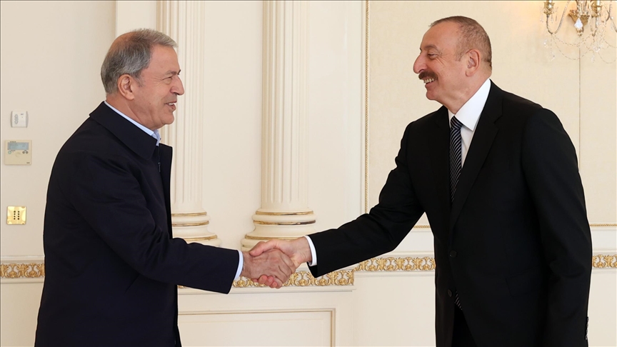阿塞拜疆总统接见土耳其防长阿卡尔