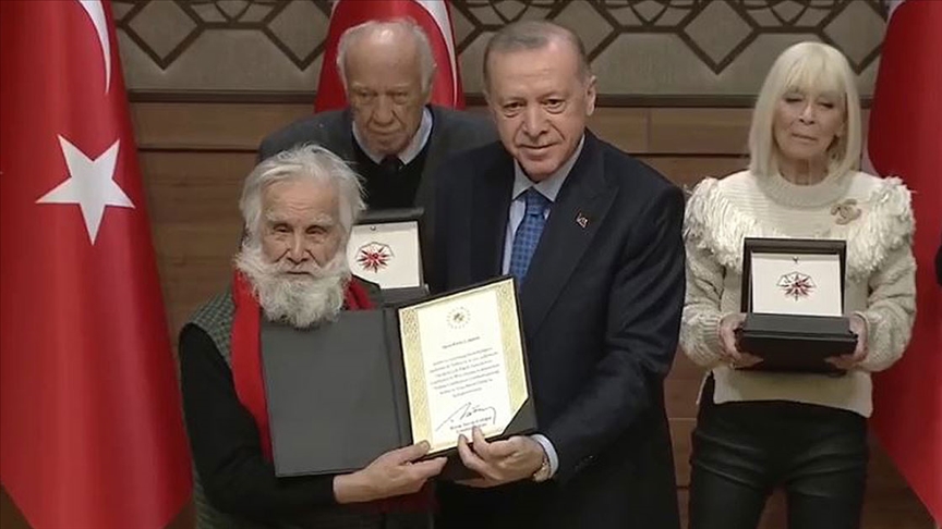 Le président Erdogan remet les prix de la culture et de l'art