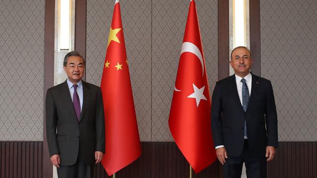 Китайският външен министър е на визита в Турция...