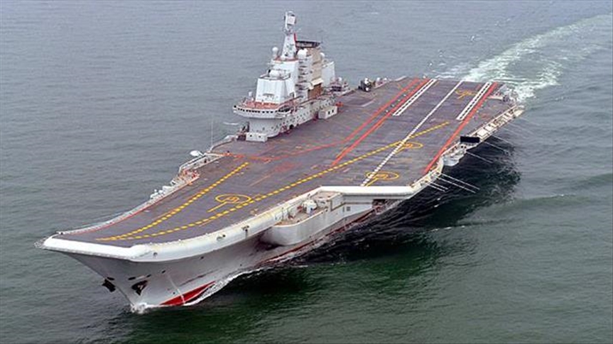 中国“辽宁”号航母编队穿越日本南部宫古海峡