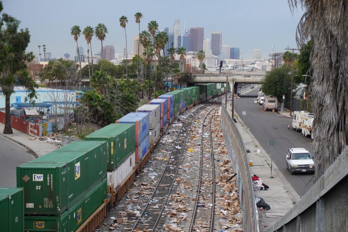 Los Angeles-ben kifosztanak tehervonatokat