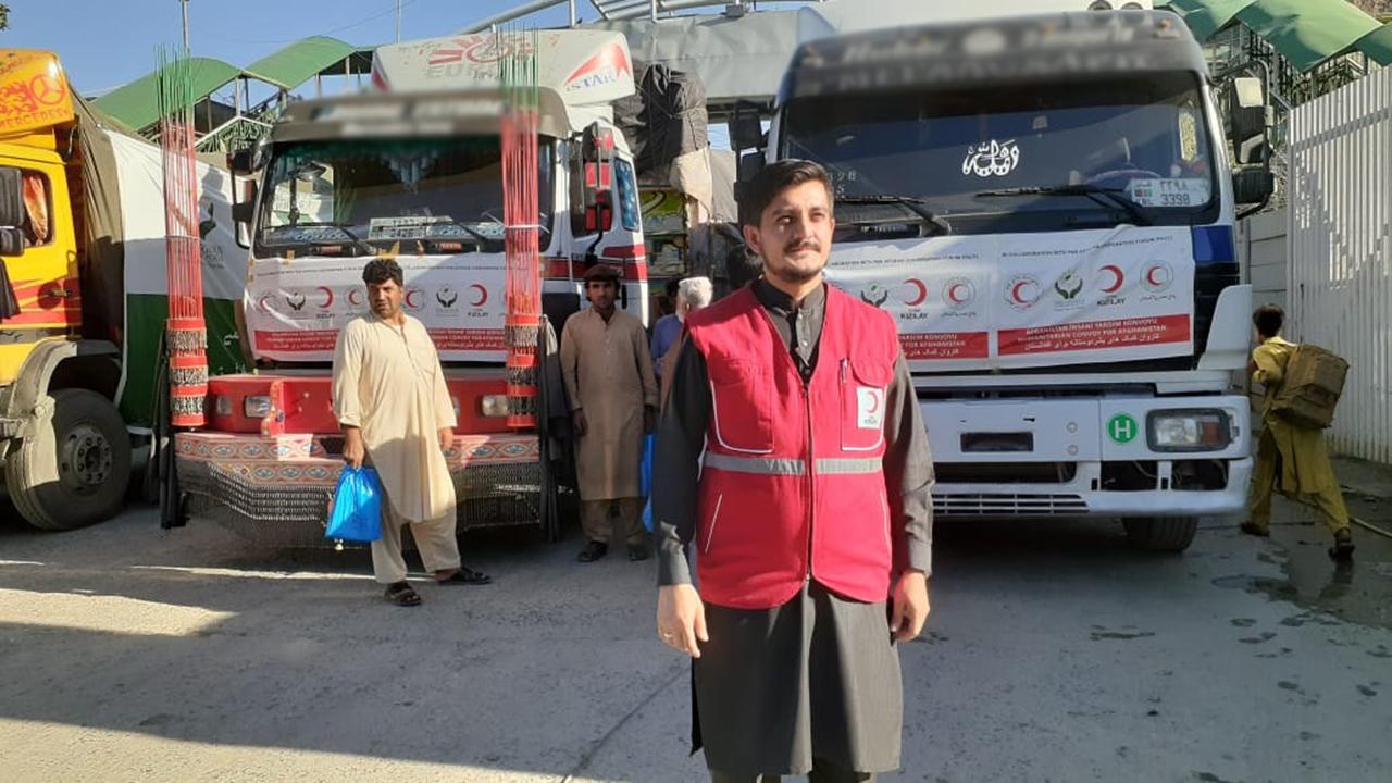 ترک ہلال احمر کی انسانی امداد پاکستان کے راستے افغانستان روانہ ہو گئی