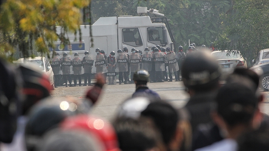 میانمار: مظاہرین اور پولیس کے درمیان تصادم،اصلی گولیوں کا استعمال